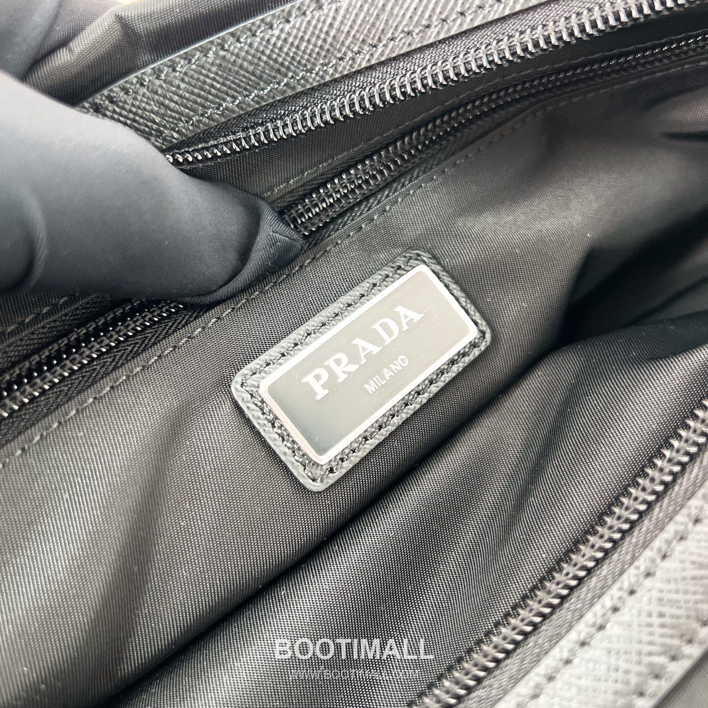 Prada Parachute Nylon Toiletry Pouch with Triangle Logo Double Zip Detail 프라다 패러슈트 나일론 트라이앵글 로고 더블 집 파우치 2NA030 26cm 14