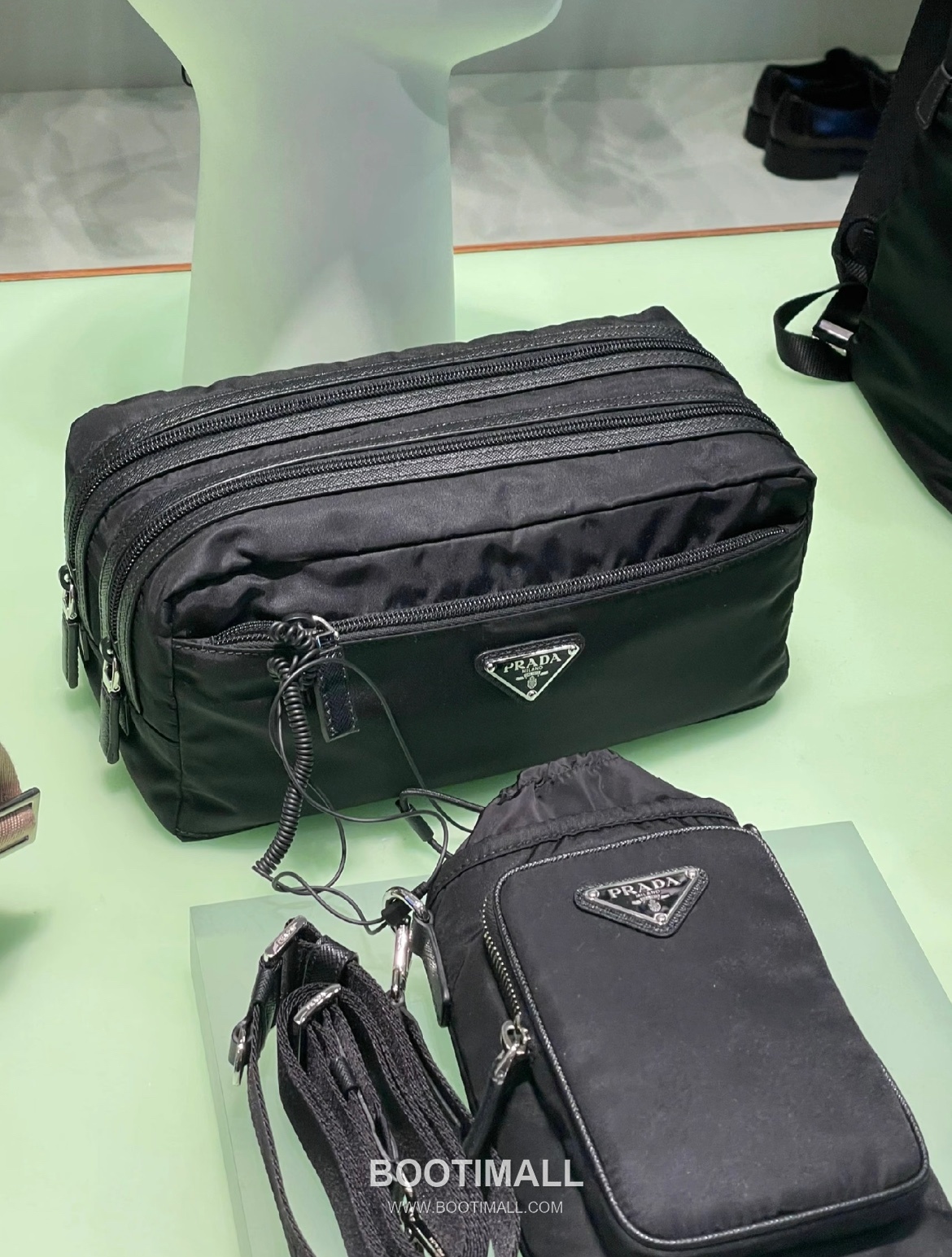 Prada Parachute Nylon Toiletry Pouch with Triangle Logo Double Zip Detail 프라다 패러슈트 나일론 트라이앵글 로고 더블 집 파우치 2NA030 26cm 15