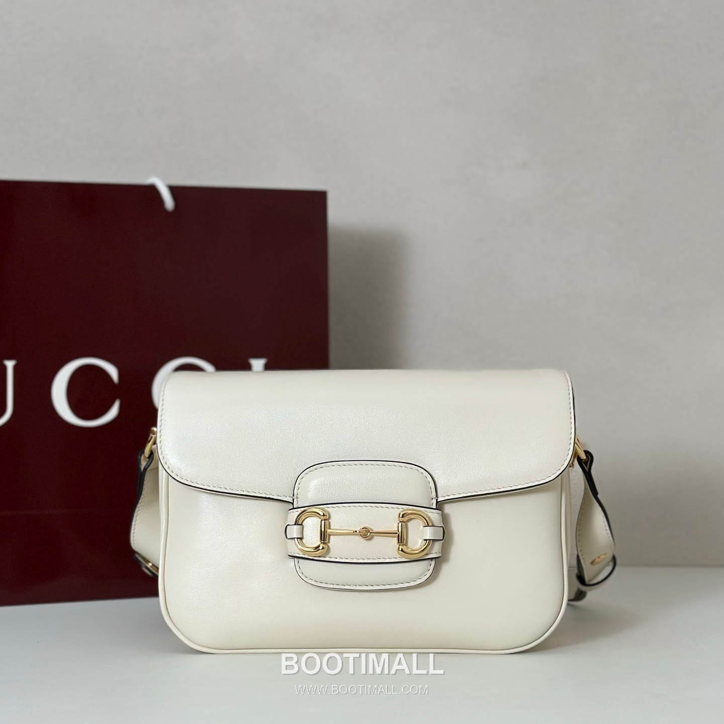 Gucci GG Supreme Canvas Clutch Bag with Leather Trim Zip Detail 구찌 GG 수프림 캔버스 레더 트림 집 클러치백 847063 26cm 1