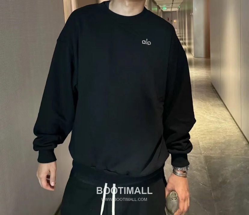 Alo Yoga Crewneck Cotton Sweatshirt Loose Fit Embroidered Logo 알로요가 크루넥 코튼 스웨트셔츠 루즈핏 자수 로고 31212 1