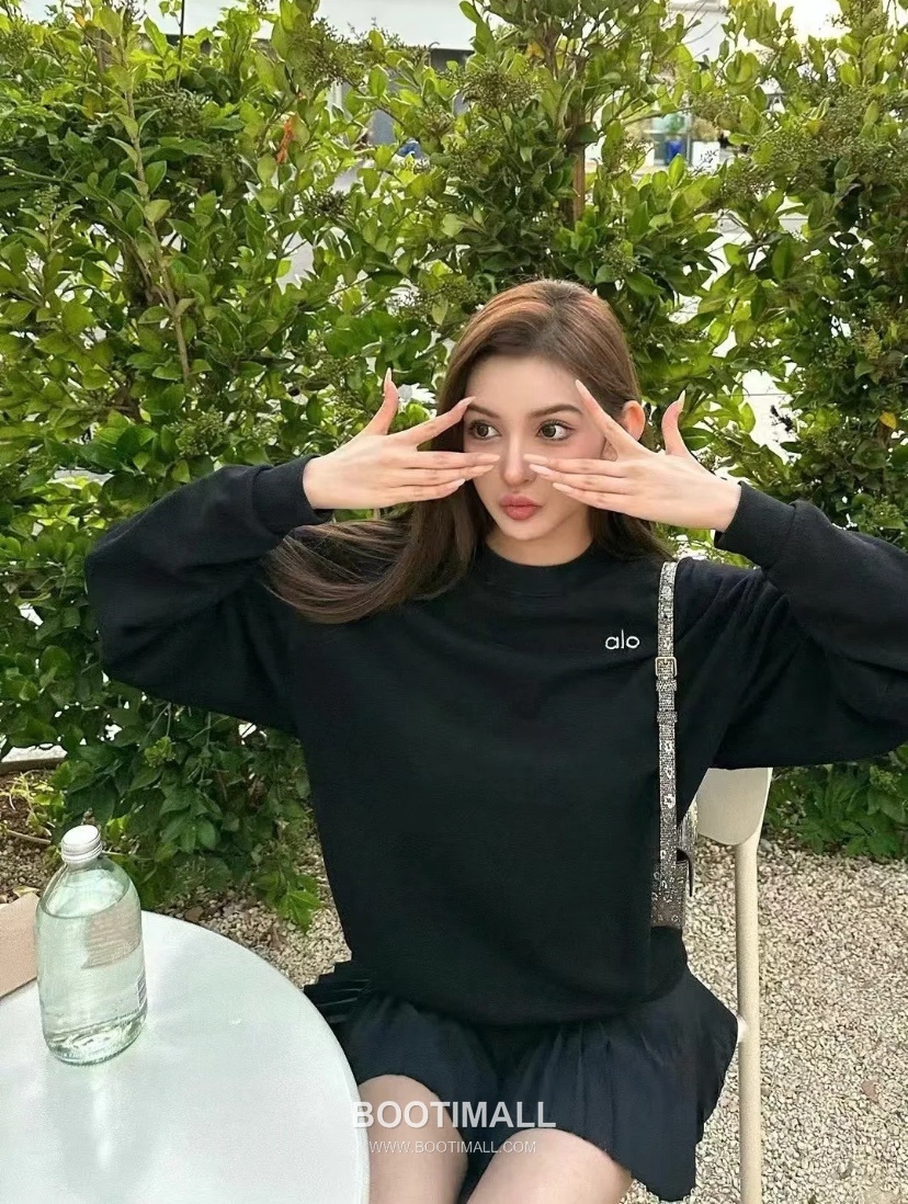 Alo Yoga Crewneck Cotton Sweatshirt Loose Fit Embroidered Logo 알로요가 크루넥 코튼 스웨트셔츠 루즈핏 자수 로고 31212 2