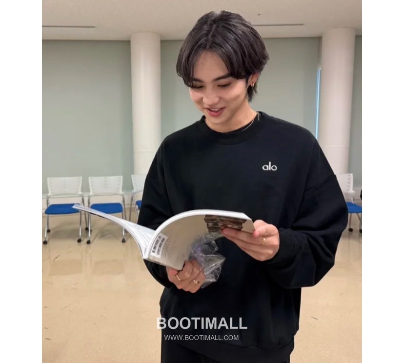 Alo Yoga Crewneck Cotton Sweatshirt Loose Fit Embroidered Logo 알로요가 크루넥 코튼 스웨트셔츠 루즈핏 자수 로고 31212 6