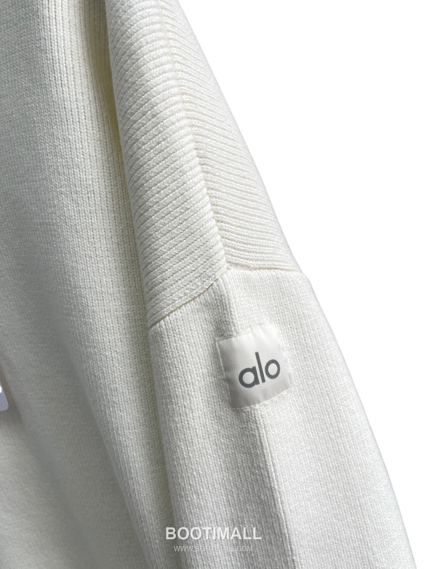 Alo Yoga Arm Logo Knit Sweater Crewneck Loose Fit Polyester 알로요가 암 로고 니트 스웨터 크루넥 루즈핏 폴리에스터 60107 5