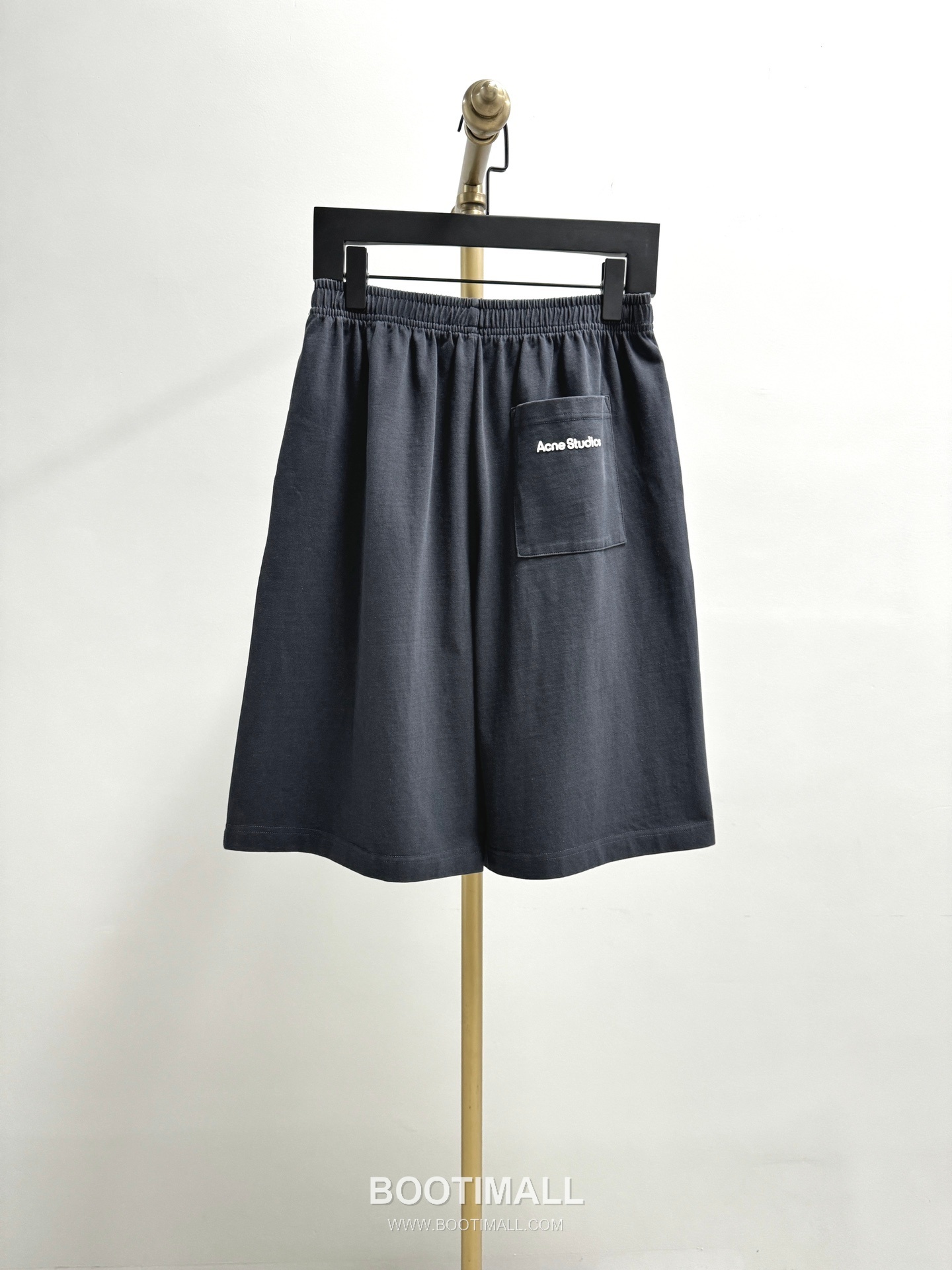 Acne Studios Washed Denim Shorts Logo Print Distressed 아크네스튜디오 워싱 데님 쇼츠 로고 프린트 디스트레스 31082 1
