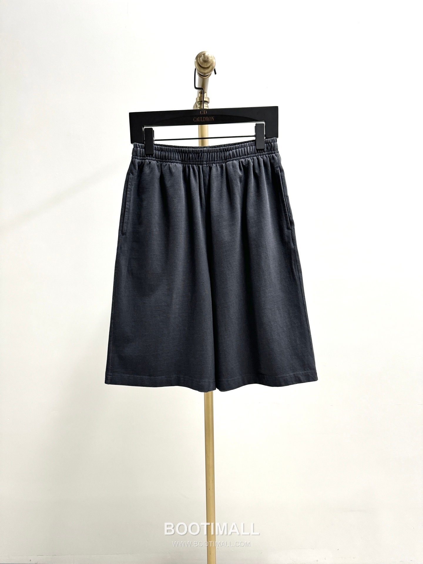 Acne Studios Washed Denim Shorts Logo Print Distressed 아크네스튜디오 워싱 데님 쇼츠 로고 프린트 디스트레스 31082 2