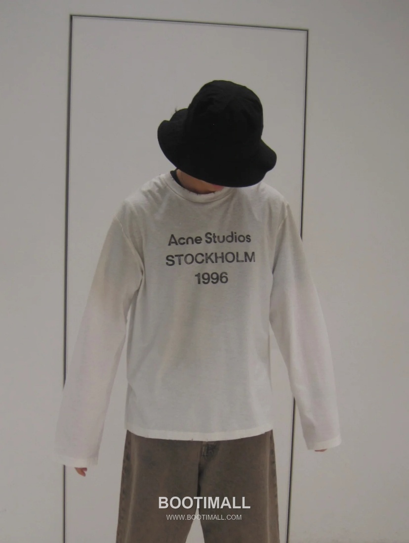 Acne Studios 1996 Distressed Logo Print Cotton T-Shirt Crewneck Long Sleeve 아크네스튜디오 1996 디스트레스 로고 프린트 코튼 크루넥 롱슬리브 티셔츠 3