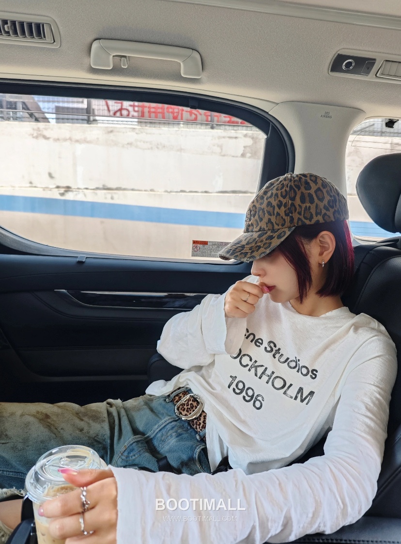 Acne Studios 1996 Distressed Logo Print Cotton T-Shirt Crewneck Long Sleeve 아크네스튜디오 1996 디스트레스 로고 프린트 코튼 크루넥 롱슬리브 티셔츠 5