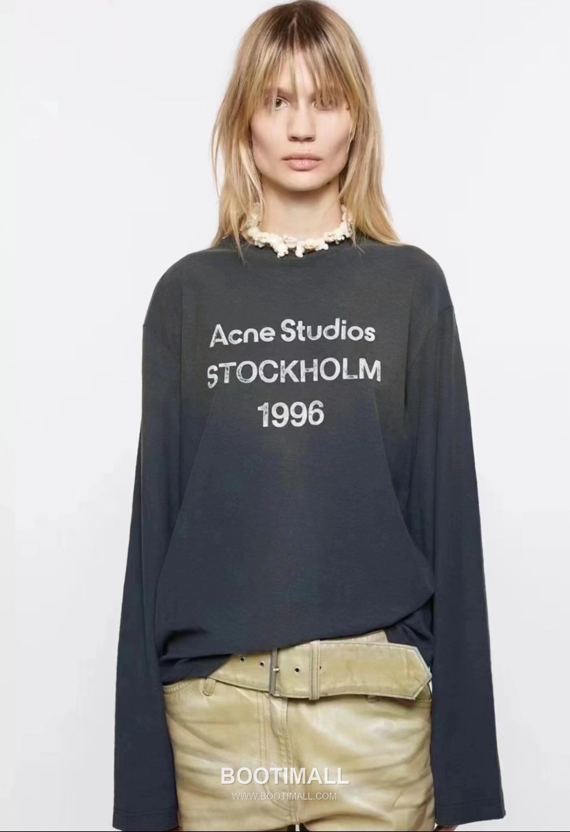Acne Studios 1996 Distressed Logo Print Cotton T-Shirt Crewneck Long Sleeve 아크네스튜디오 1996 디스트레스 로고 프린트 코튼 크루넥 롱슬리브 티셔츠 1