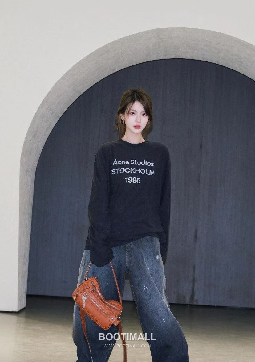 Acne Studios 1996 Distressed Logo Print Cotton T-Shirt Crewneck Long Sleeve 아크네스튜디오 1996 디스트레스 로고 프린트 코튼 크루넥 롱슬리브 티셔츠 3