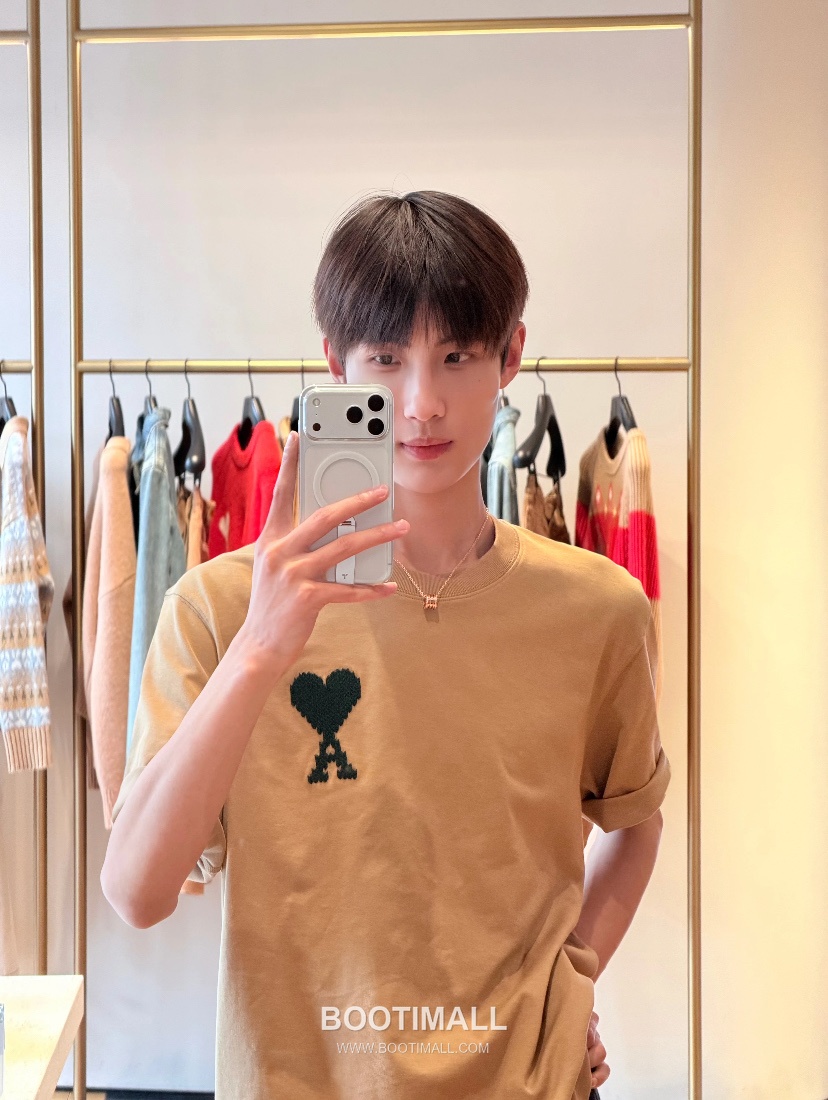 AMI Paris Embroidered Big Heart Logo Cotton T-Shirt Crewneck Short Sleeve 아미파리 빅하트 로고 자수 코튼 크루넥 반팔 티셔츠 60186 4