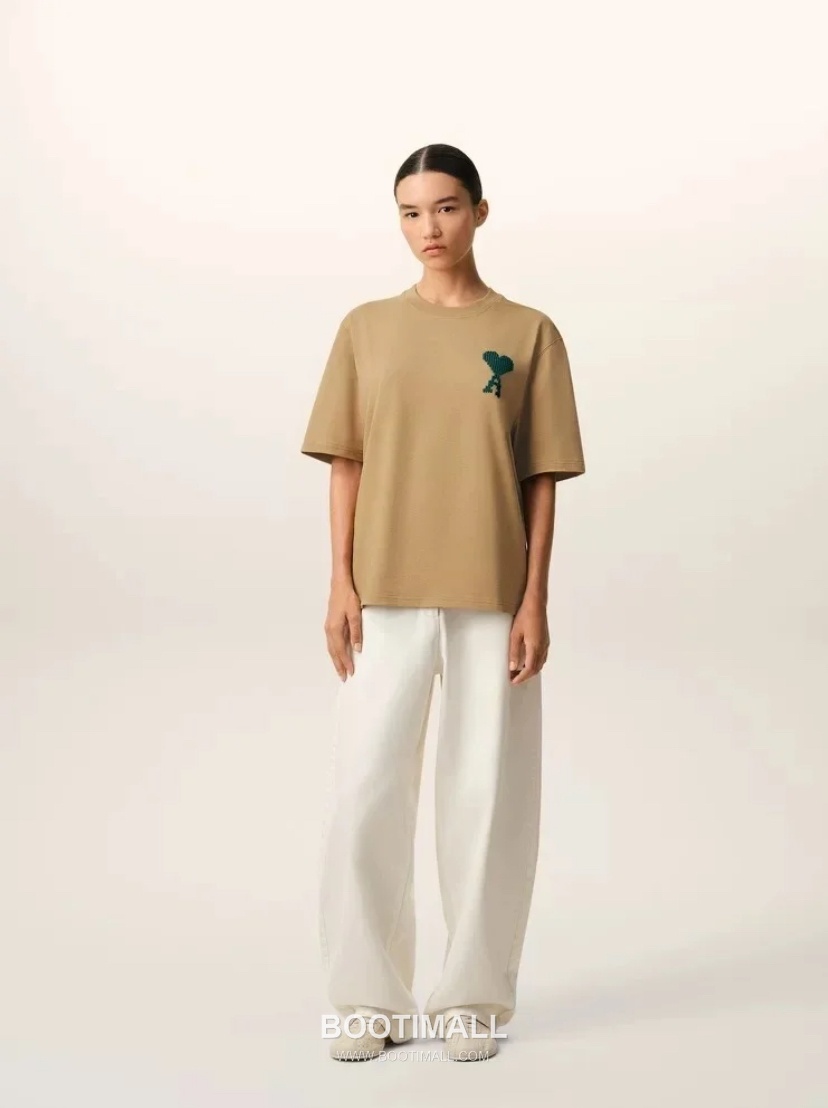 AMI Paris Embroidered Big Heart Logo Cotton T-Shirt Crewneck Short Sleeve 아미파리 빅하트 로고 자수 코튼 크루넥 반팔 티셔츠 60186 5