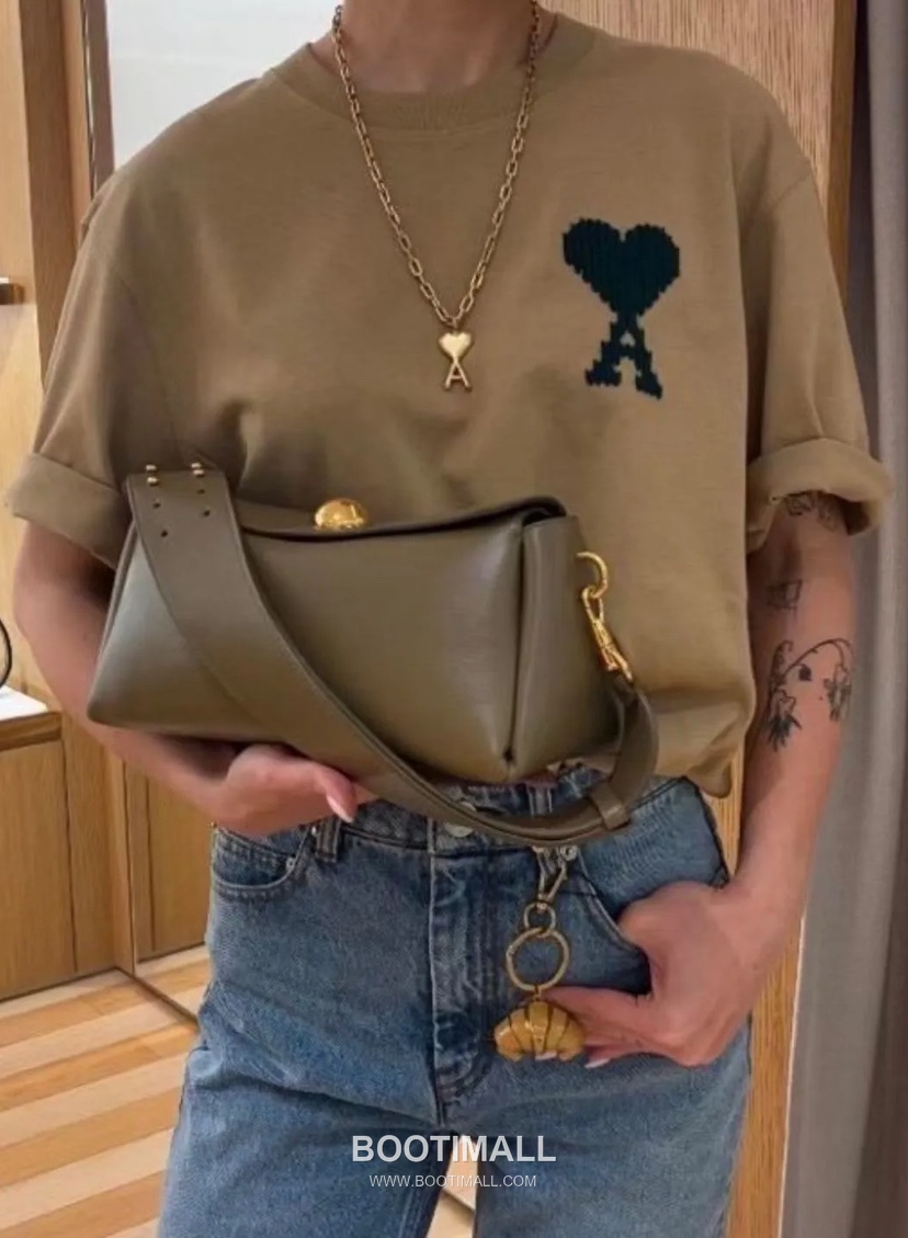 AMI Paris Embroidered Big Heart Logo Cotton T-Shirt Crewneck Short Sleeve 아미파리 빅하트 로고 자수 코튼 크루넥 반팔 티셔츠 60186 6