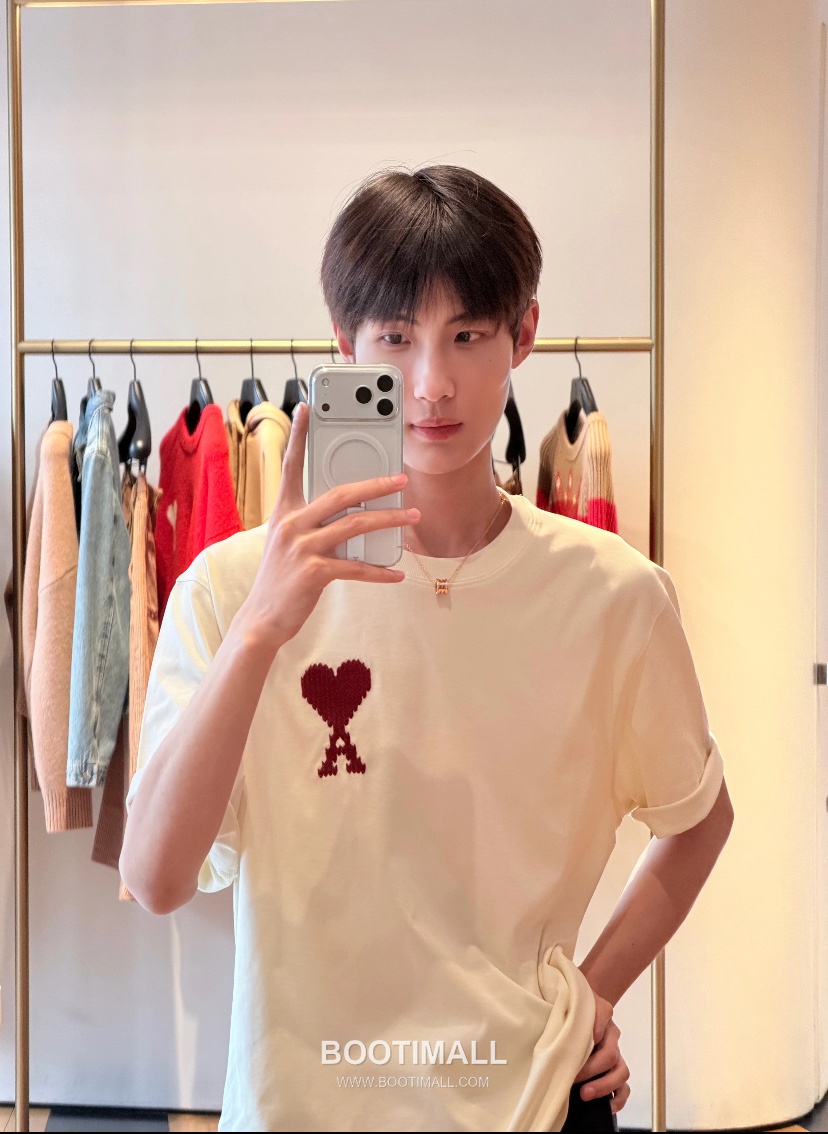 AMI Paris Embroidered Big Heart Logo Cotton T-Shirt Crewneck Short Sleeve 아미파리 빅하트 로고 자수 코튼 크루넥 반팔 티셔츠 60186 2