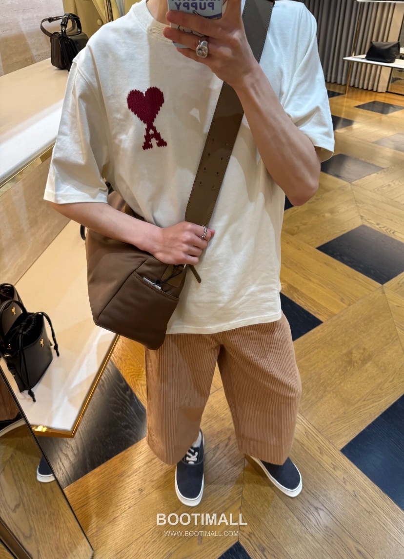 AMI Paris Embroidered Big Heart Logo Cotton T-Shirt Crewneck Short Sleeve 아미파리 빅하트 로고 자수 코튼 크루넥 반팔 티셔츠 60186 3