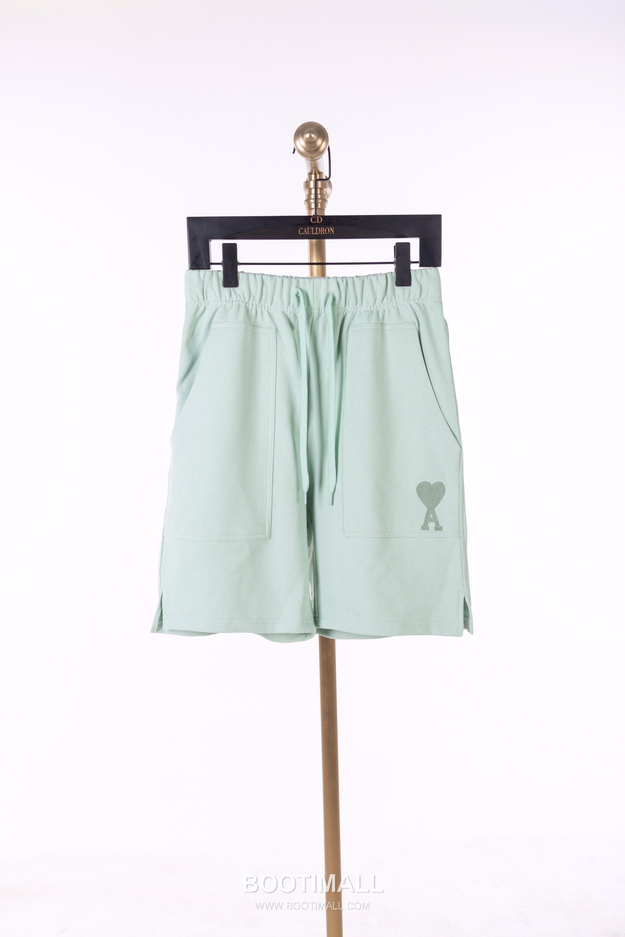 AMI Paris Embroidered Heart Logo Cotton Shorts Wide Fit 아미파리 하트 로고 자수 코튼 쇼츠 와이드핏 2516 1