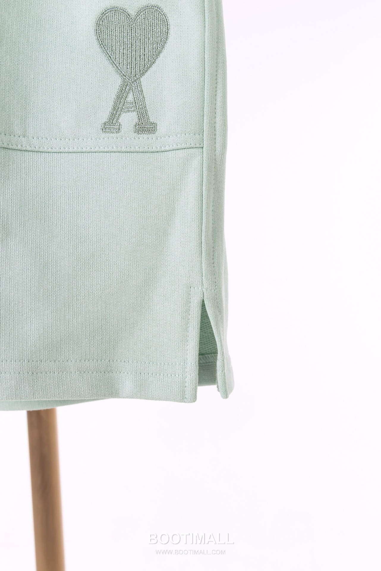 AMI Paris Embroidered Heart Logo Cotton Shorts Wide Fit 아미파리 하트 로고 자수 코튼 쇼츠 와이드핏 2516 5