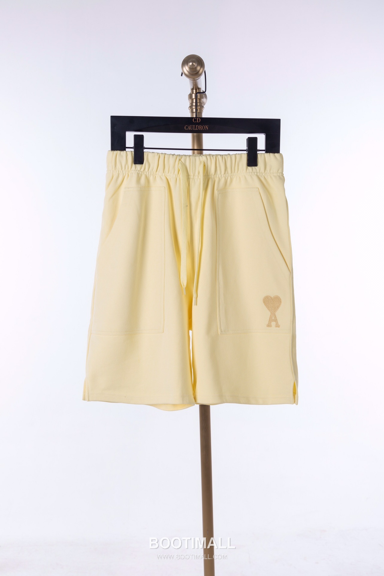 AMI Paris Embroidered Heart Logo Cotton Shorts Wide Fit 아미파리 하트 로고 자수 코튼 쇼츠 와이드핏 2516 1