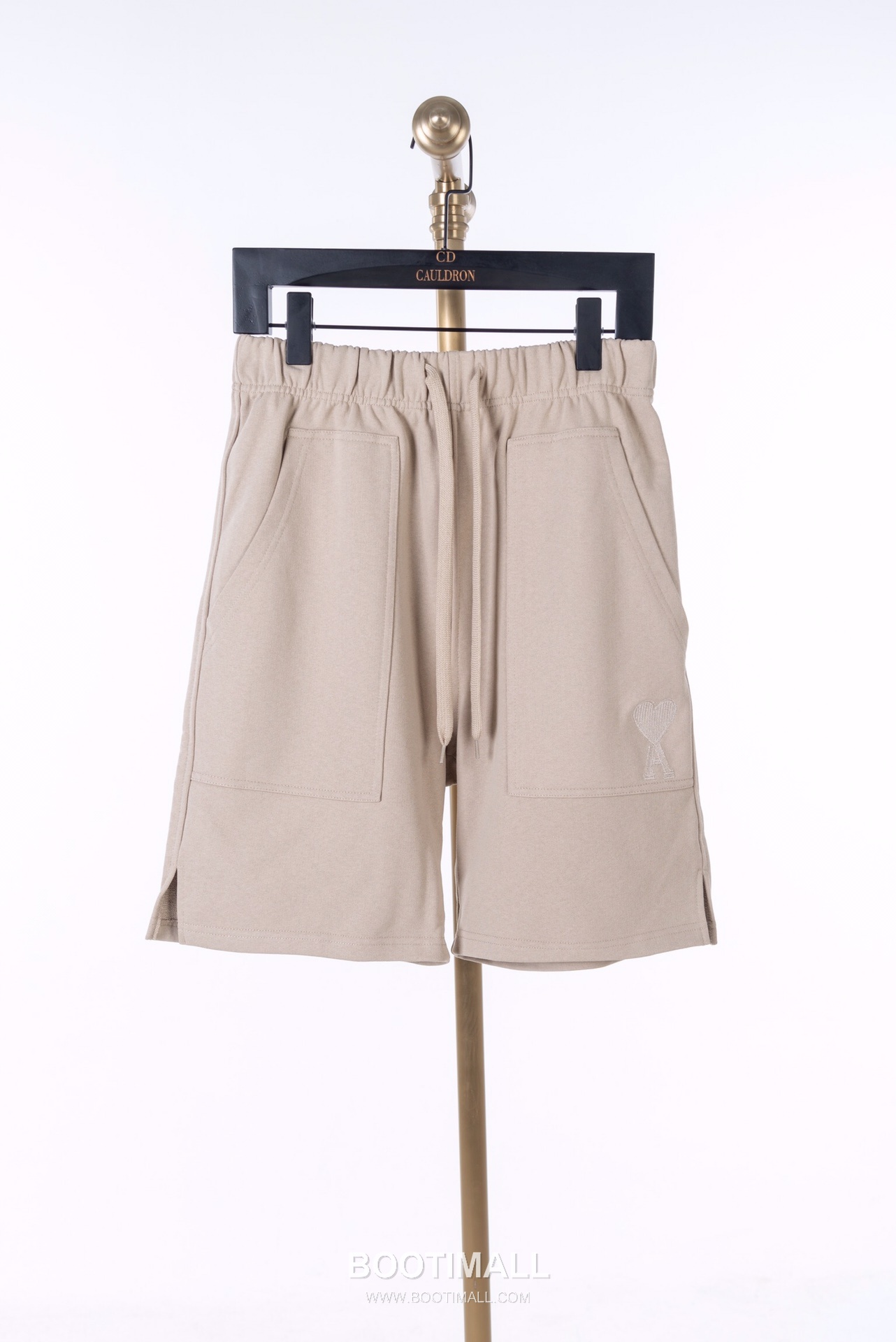 AMI Paris Embroidered Heart Logo Cotton Shorts Wide Fit 아미파리 하트 로고 자수 코튼 쇼츠 와이드핏 2516 1