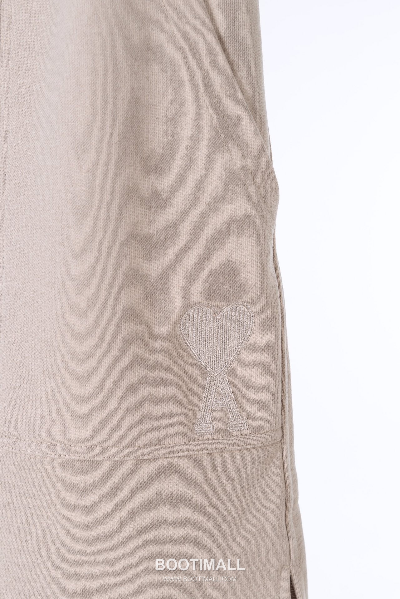 AMI Paris Embroidered Heart Logo Cotton Shorts Wide Fit 아미파리 하트 로고 자수 코튼 쇼츠 와이드핏 2516 4