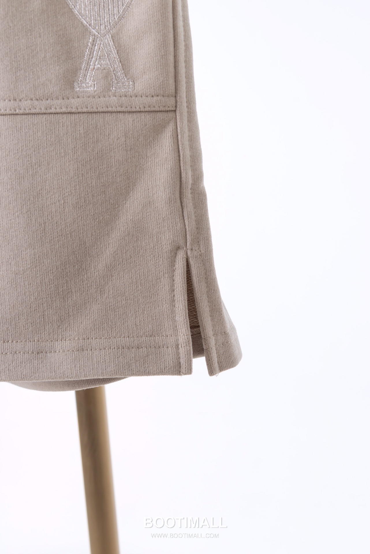 AMI Paris Embroidered Heart Logo Cotton Shorts Wide Fit 아미파리 하트 로고 자수 코튼 쇼츠 와이드핏 2516 5