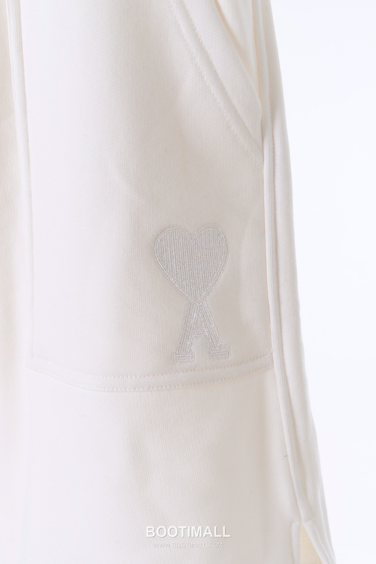 AMI Paris Embroidered Heart Logo Cotton Shorts Wide Fit 아미파리 하트 로고 자수 코튼 쇼츠 와이드핏 2516 4
