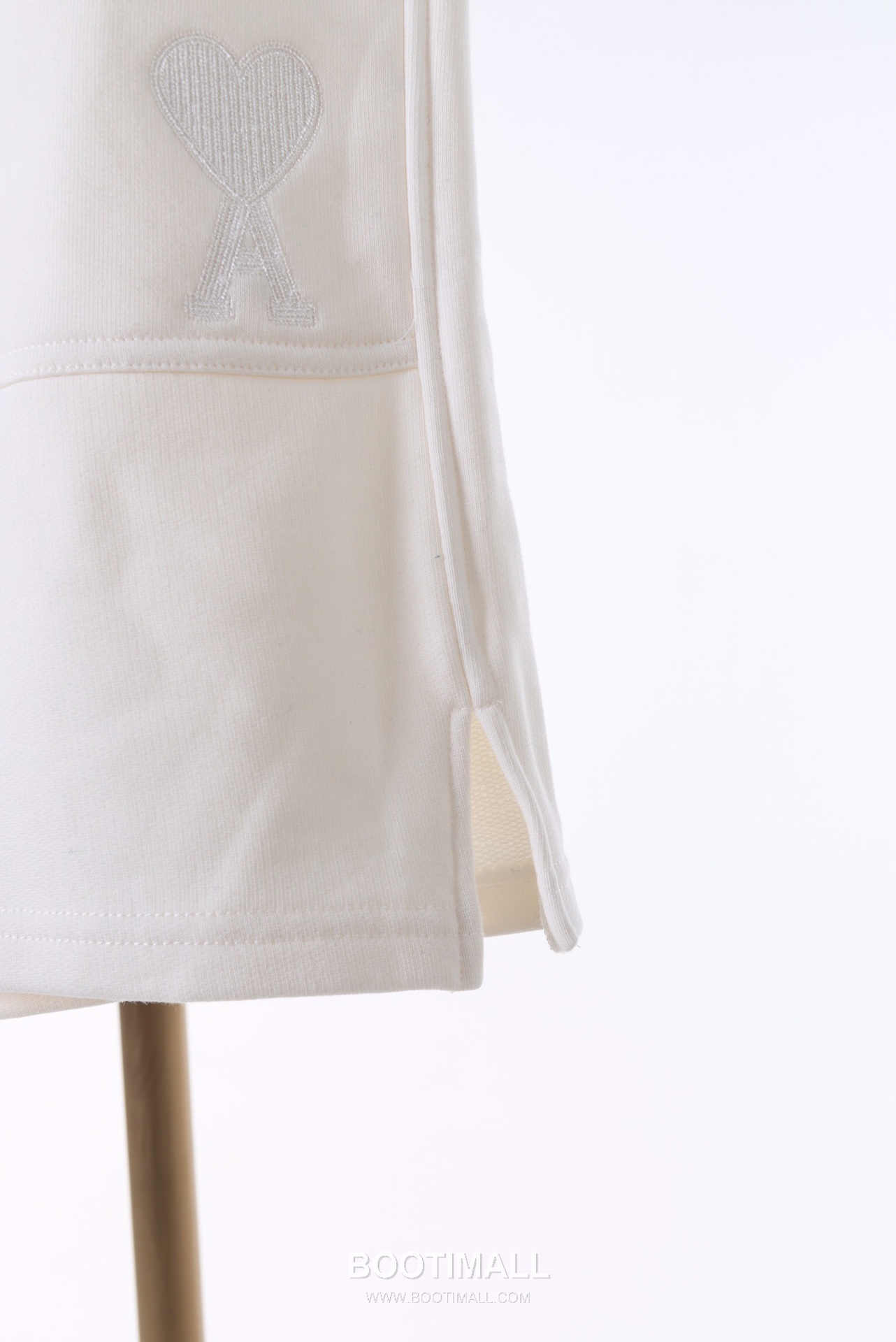 AMI Paris Embroidered Heart Logo Cotton Shorts Wide Fit 아미파리 하트 로고 자수 코튼 쇼츠 와이드핏 2516 5