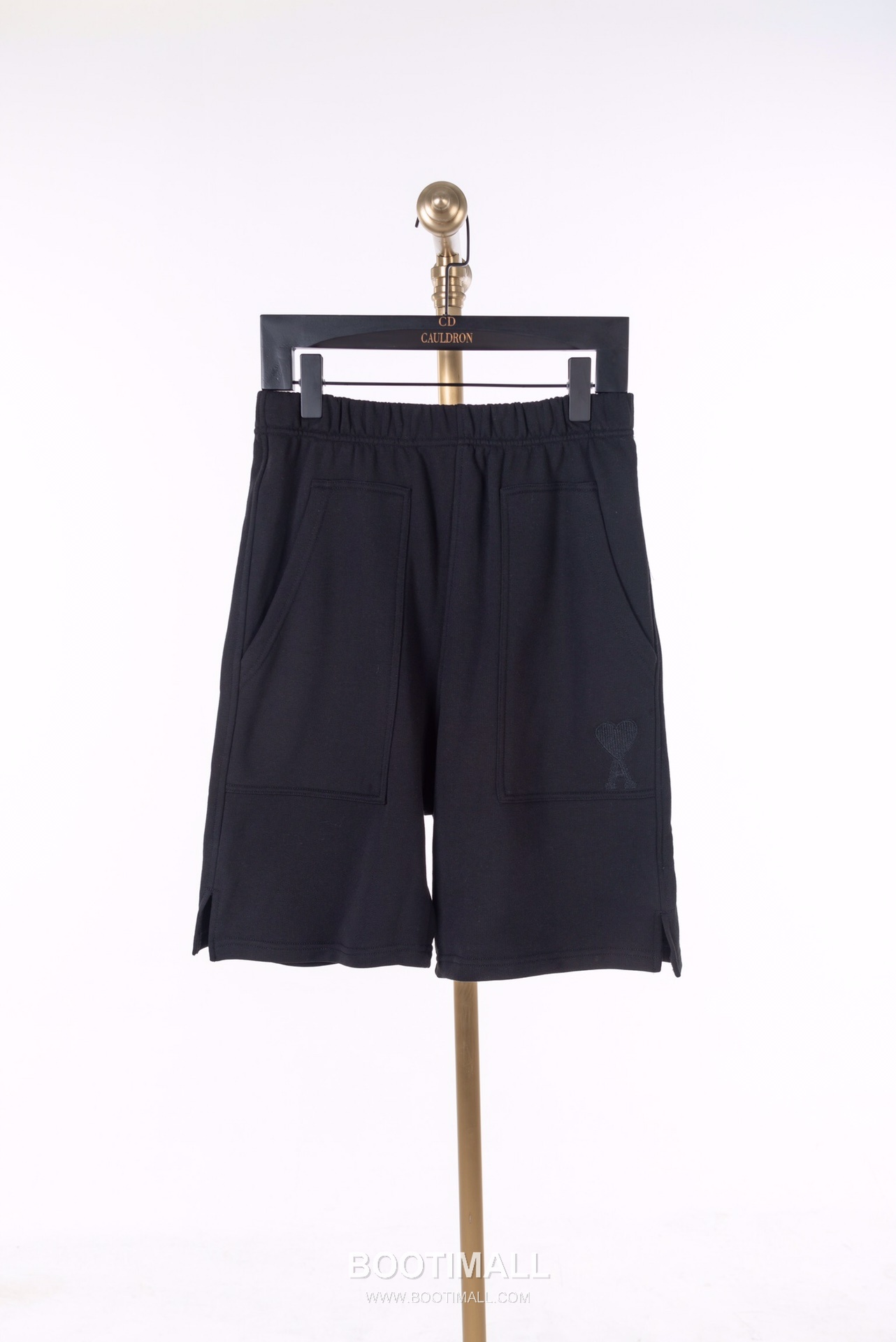 AMI Paris Embroidered Heart Logo Cotton Shorts Wide Fit 아미파리 하트 로고 자수 코튼 쇼츠 와이드핏 2516 1