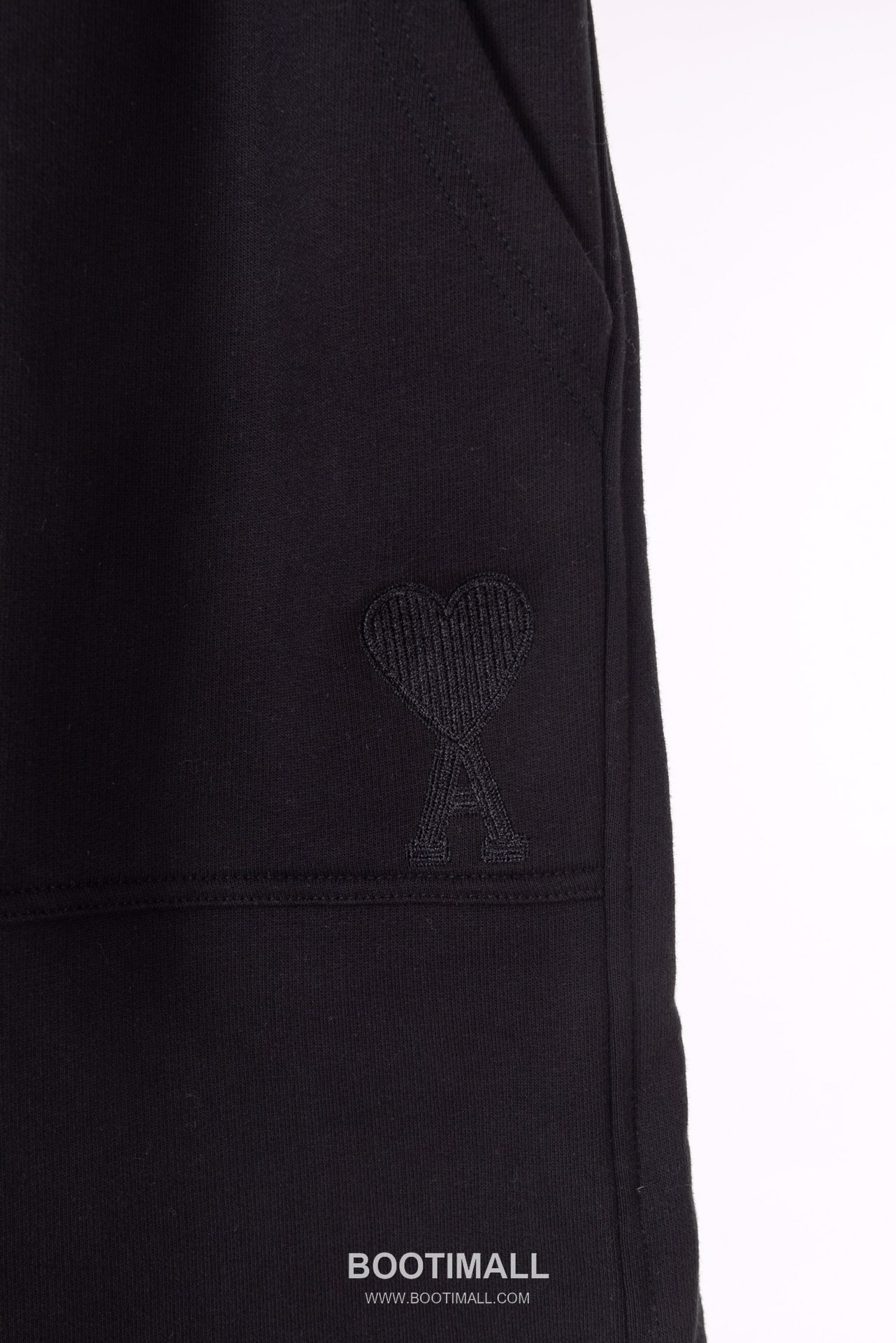 AMI Paris Embroidered Heart Logo Cotton Shorts Wide Fit 아미파리 하트 로고 자수 코튼 쇼츠 와이드핏 2516 5