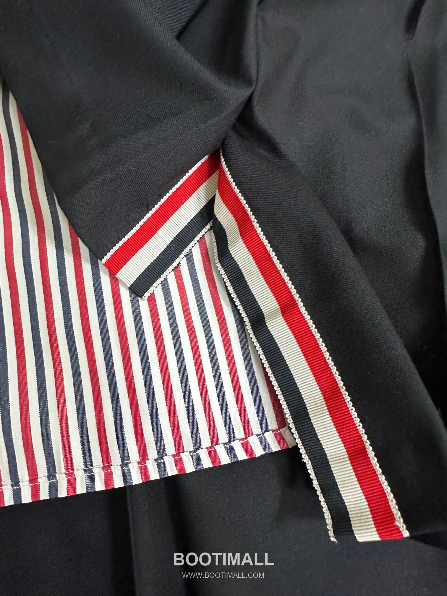 Thom Browne SS26 Cotton Pleated Long Skirt with 4-Bar Stripe Tape Detail 톰브라운 SS26 코튼 플리츠 롱 스커트 4바 스트라이프 테이프 디테일 8