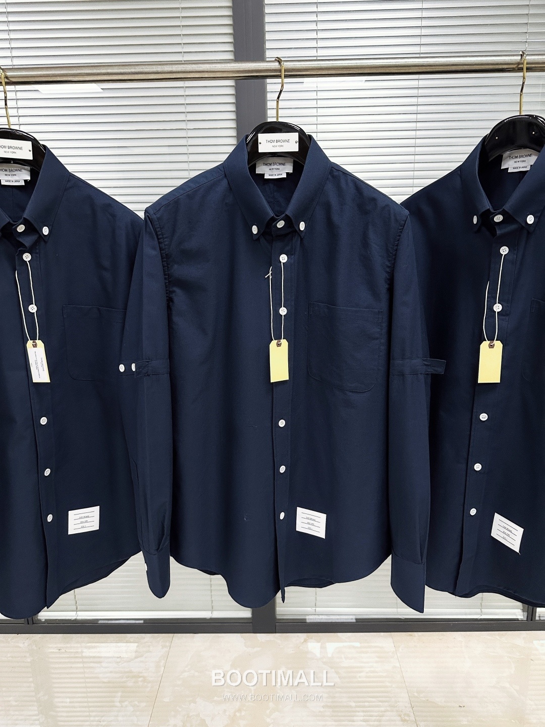 Thom Browne SS26 Cotton Oxford Long Sleeve Shirt with Armband Stripe Detail 톰브라운 SS26 코튼 옥스포드 롱슬리브 셔츠 암밴드 스트라이프 디테일 2