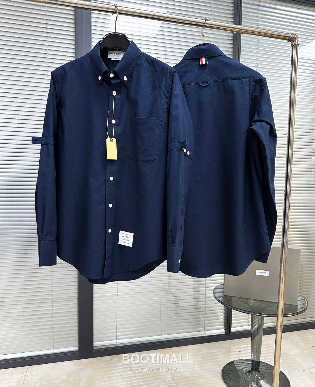 Thom Browne SS26 Cotton Oxford Long Sleeve Shirt with Armband Stripe Detail 톰브라운 SS26 코튼 옥스포드 롱슬리브 셔츠 암밴드 스트라이프 디테일 4
