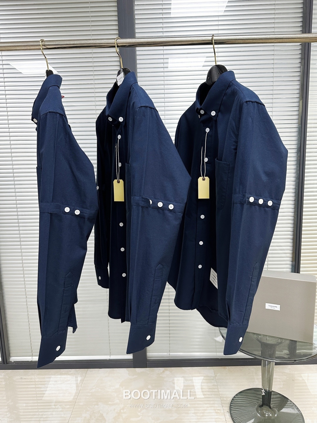 Thom Browne SS26 Cotton Oxford Long Sleeve Shirt with Armband Stripe Detail 톰브라운 SS26 코튼 옥스포드 롱슬리브 셔츠 암밴드 스트라이프 디테일 5