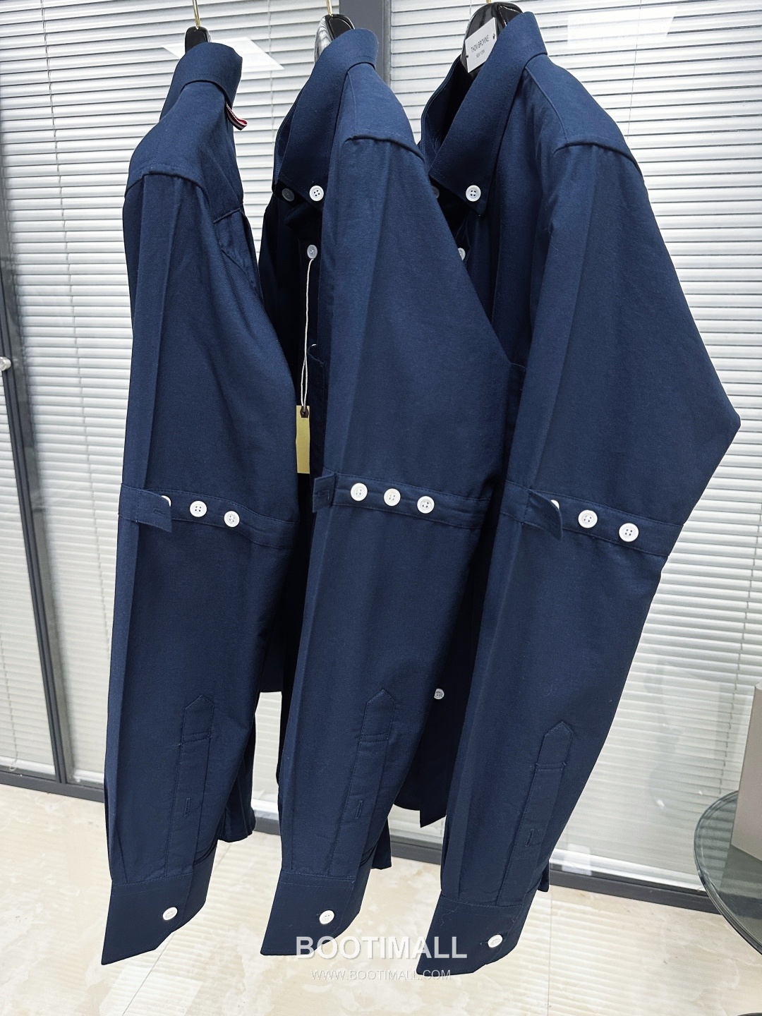 Thom Browne SS26 Cotton Oxford Long Sleeve Shirt with Armband Stripe Detail 톰브라운 SS26 코튼 옥스포드 롱슬리브 셔츠 암밴드 스트라이프 디테일 6