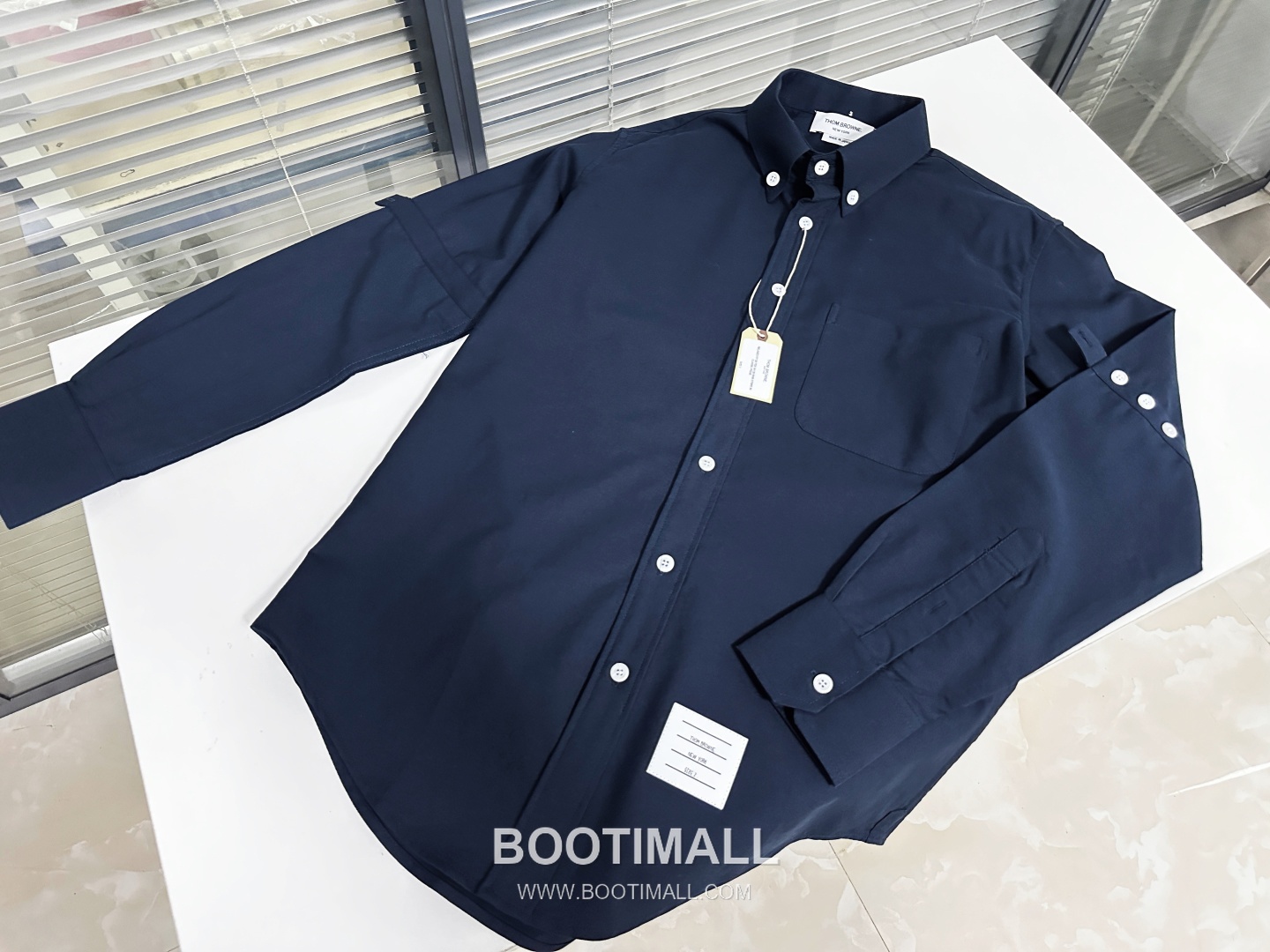 Thom Browne SS26 Cotton Oxford Long Sleeve Shirt with Armband Stripe Detail 톰브라운 SS26 코튼 옥스포드 롱슬리브 셔츠 암밴드 스트라이프 디테일 7