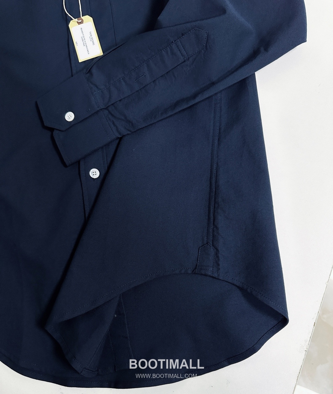 Thom Browne SS26 Cotton Oxford Long Sleeve Shirt with Armband Stripe Detail 톰브라운 SS26 코튼 옥스포드 롱슬리브 셔츠 암밴드 스트라이프 디테일 9