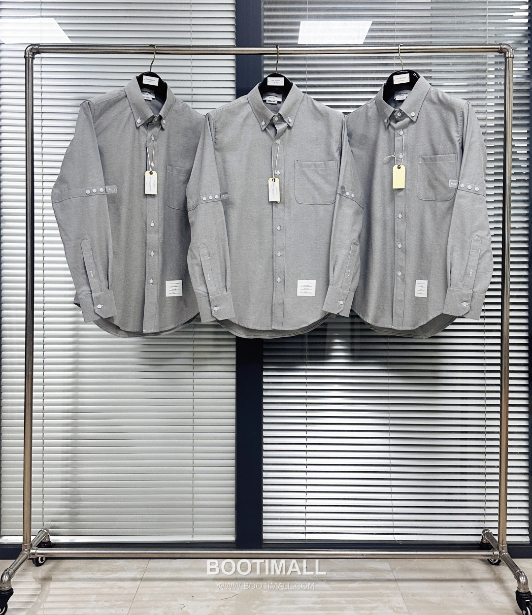 Thom Browne SS26 Cotton Oxford Long Sleeve Shirt with Armband Stripe Detail 톰브라운 SS26 코튼 옥스포드 롱슬리브 셔츠 암밴드 스트라이프 디테일 1
