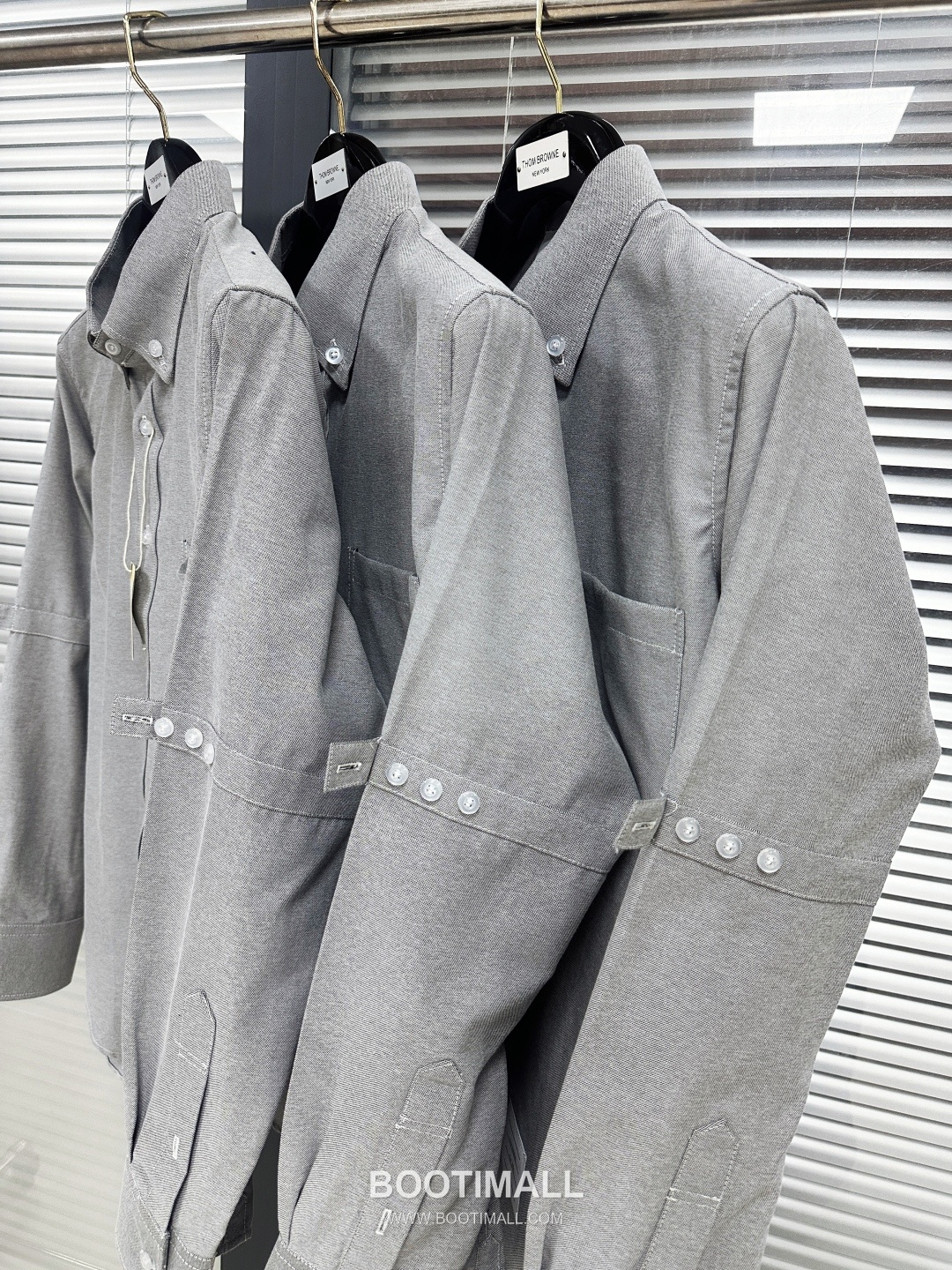 Thom Browne SS26 Cotton Oxford Long Sleeve Shirt with Armband Stripe Detail 톰브라운 SS26 코튼 옥스포드 롱슬리브 셔츠 암밴드 스트라이프 디테일 4