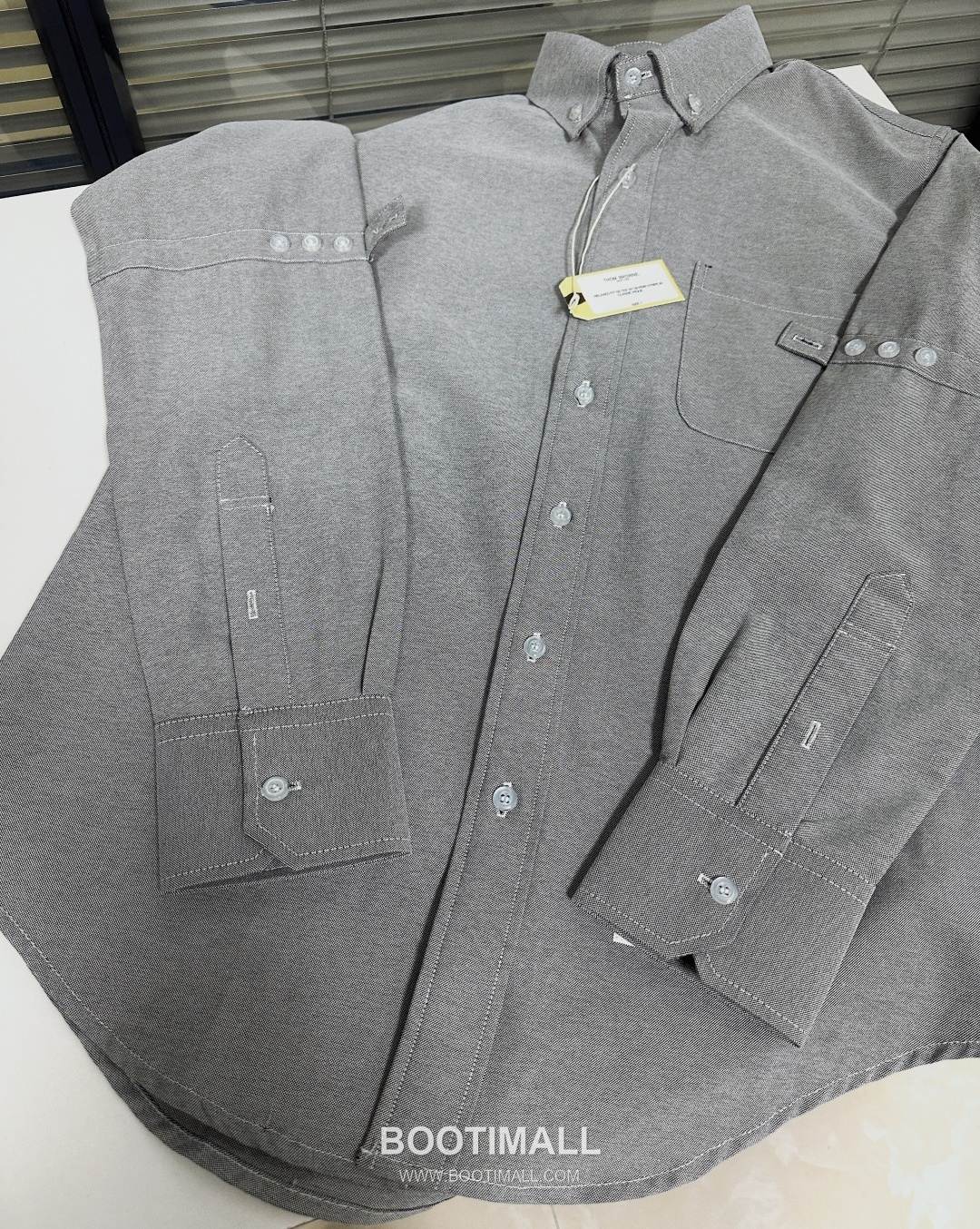 Thom Browne SS26 Cotton Oxford Long Sleeve Shirt with Armband Stripe Detail 톰브라운 SS26 코튼 옥스포드 롱슬리브 셔츠 암밴드 스트라이프 디테일 7