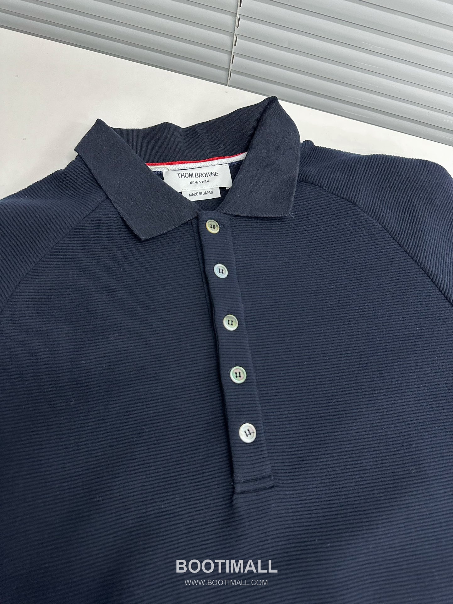 Thom Browne SS26 Cotton Waffle Knit Polo Shirt with 4-Bar Armband Detail 톰브라운 SS26 코튼 와플 니트 폴로 셔츠 4바 암밴드 디테일 8