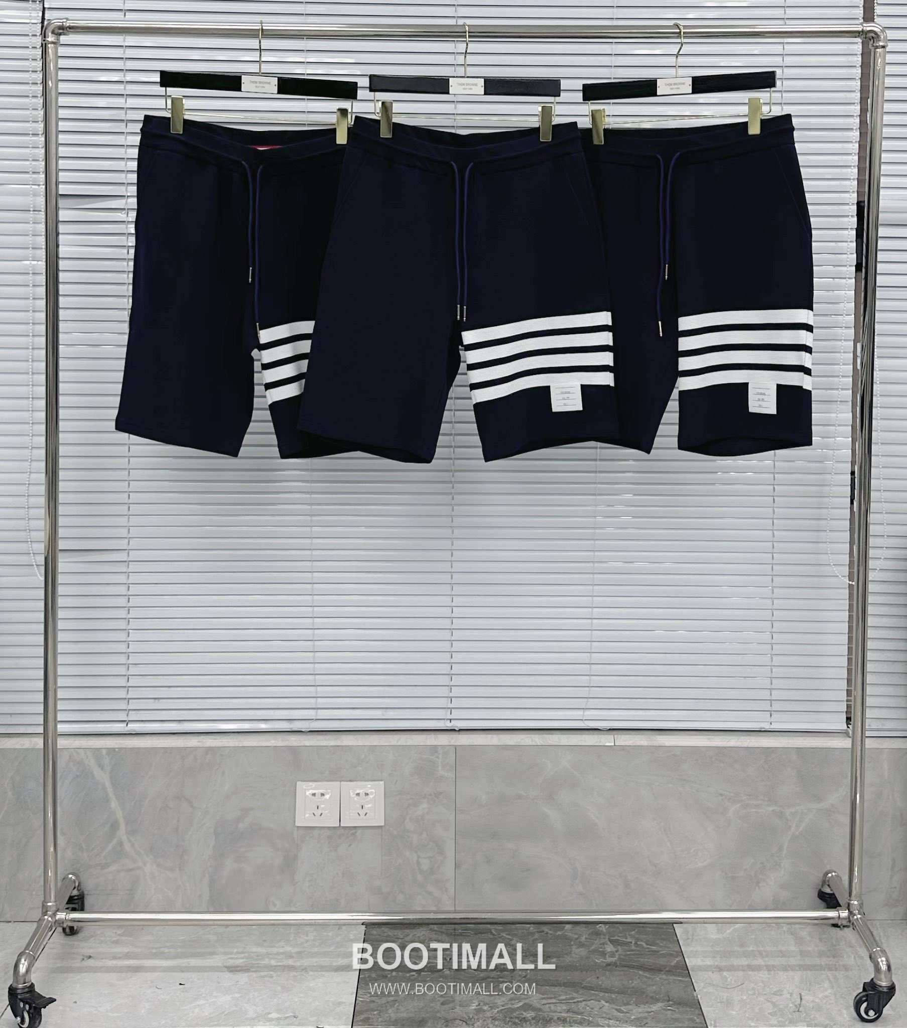 Thom Browne SS26 Cotton Waffle Knit Shorts with 4-Bar Armband Detail 톰브라운 SS26 코튼 와플 니트 쇼츠 4바 암밴드 디테일 1