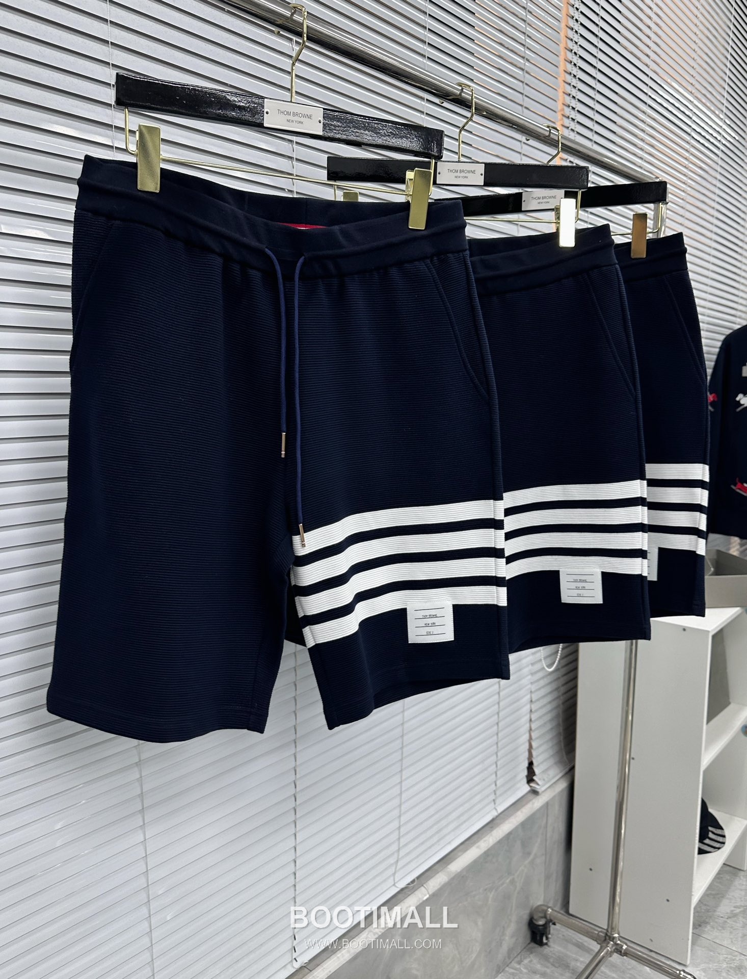 Thom Browne SS26 Cotton Waffle Knit Shorts with 4-Bar Armband Detail 톰브라운 SS26 코튼 와플 니트 쇼츠 4바 암밴드 디테일 4