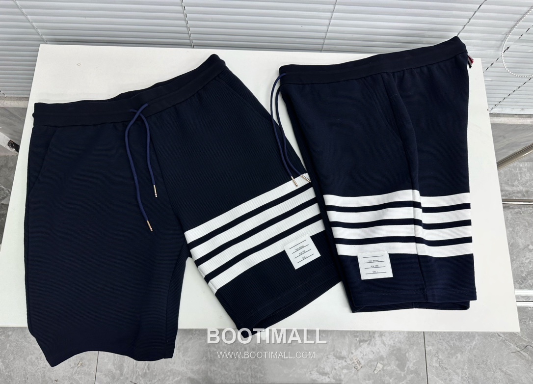 Thom Browne SS26 Cotton Waffle Knit Shorts with 4-Bar Armband Detail 톰브라운 SS26 코튼 와플 니트 쇼츠 4바 암밴드 디테일 6