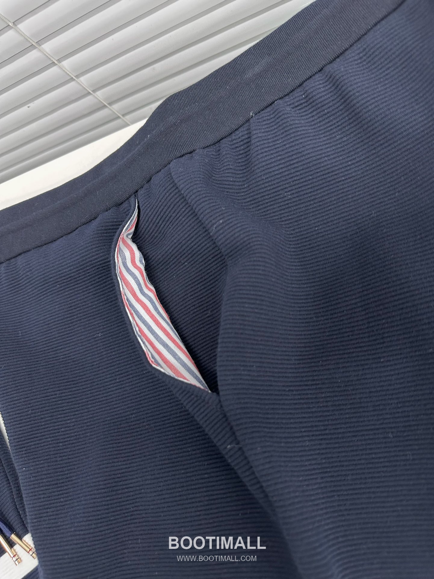 Thom Browne SS26 Cotton Waffle Knit Shorts with 4-Bar Armband Detail 톰브라운 SS26 코튼 와플 니트 쇼츠 4바 암밴드 디테일 7