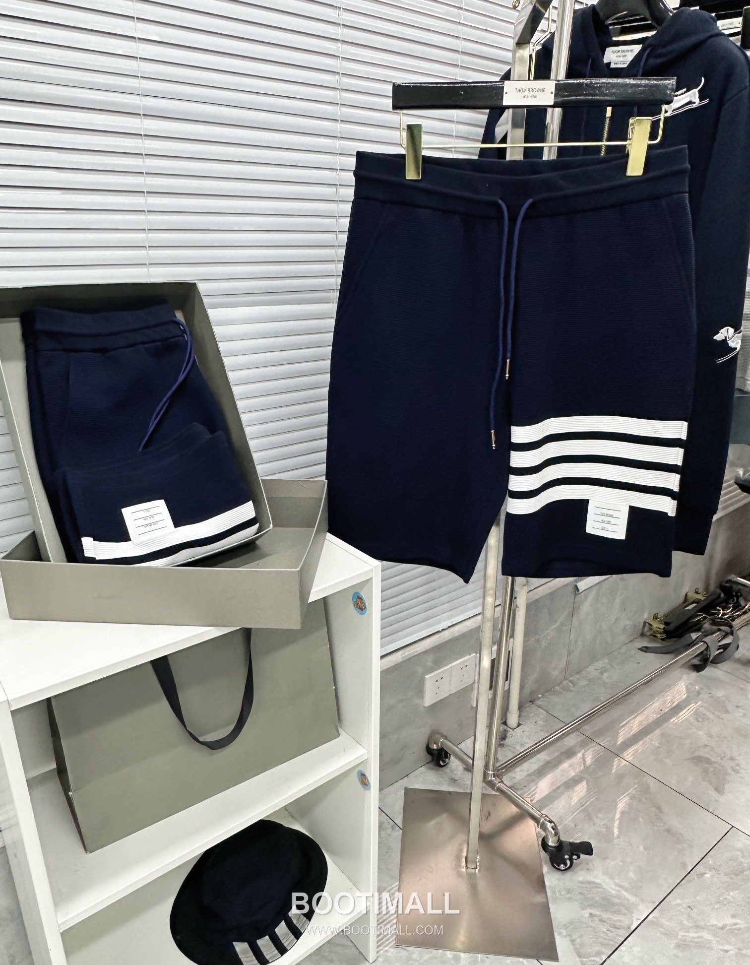 Thom Browne SS26 Cotton Waffle Knit Shorts with 4-Bar Armband Detail 톰브라운 SS26 코튼 와플 니트 쇼츠 4바 암밴드 디테일 9