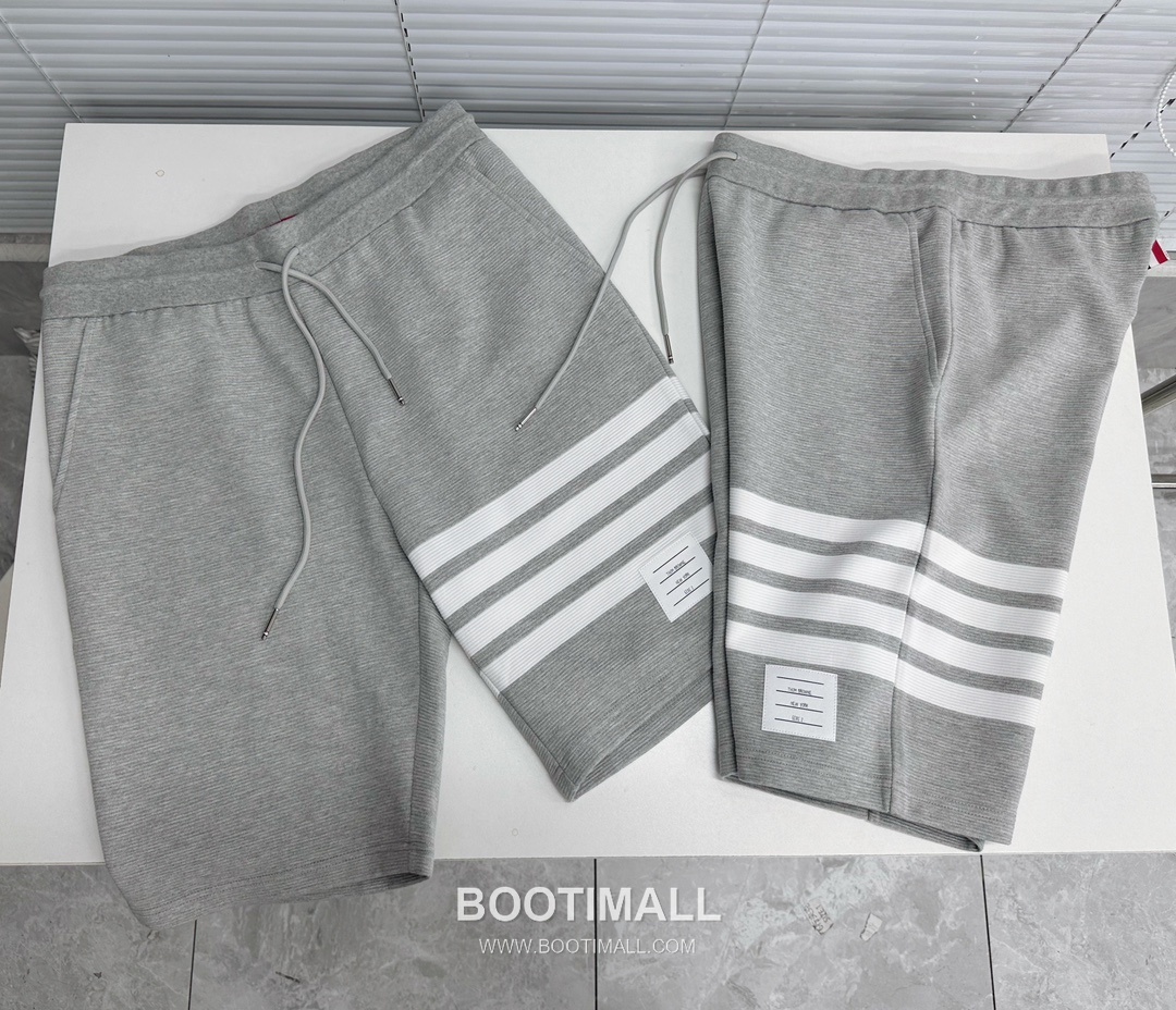 Thom Browne SS26 Cotton Waffle Knit Shorts with 4-Bar Armband Detail 톰브라운 SS26 코튼 와플 니트 쇼츠 4바 암밴드 디테일 7