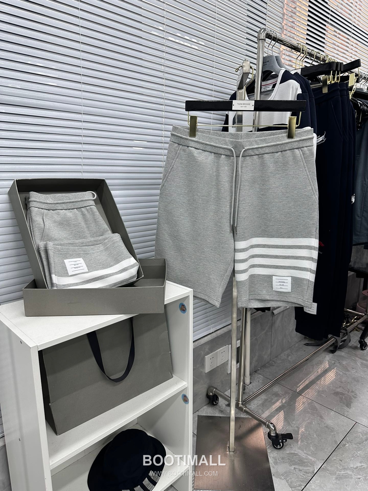 Thom Browne SS26 Cotton Waffle Knit Shorts with 4-Bar Armband Detail 톰브라운 SS26 코튼 와플 니트 쇼츠 4바 암밴드 디테일 8
