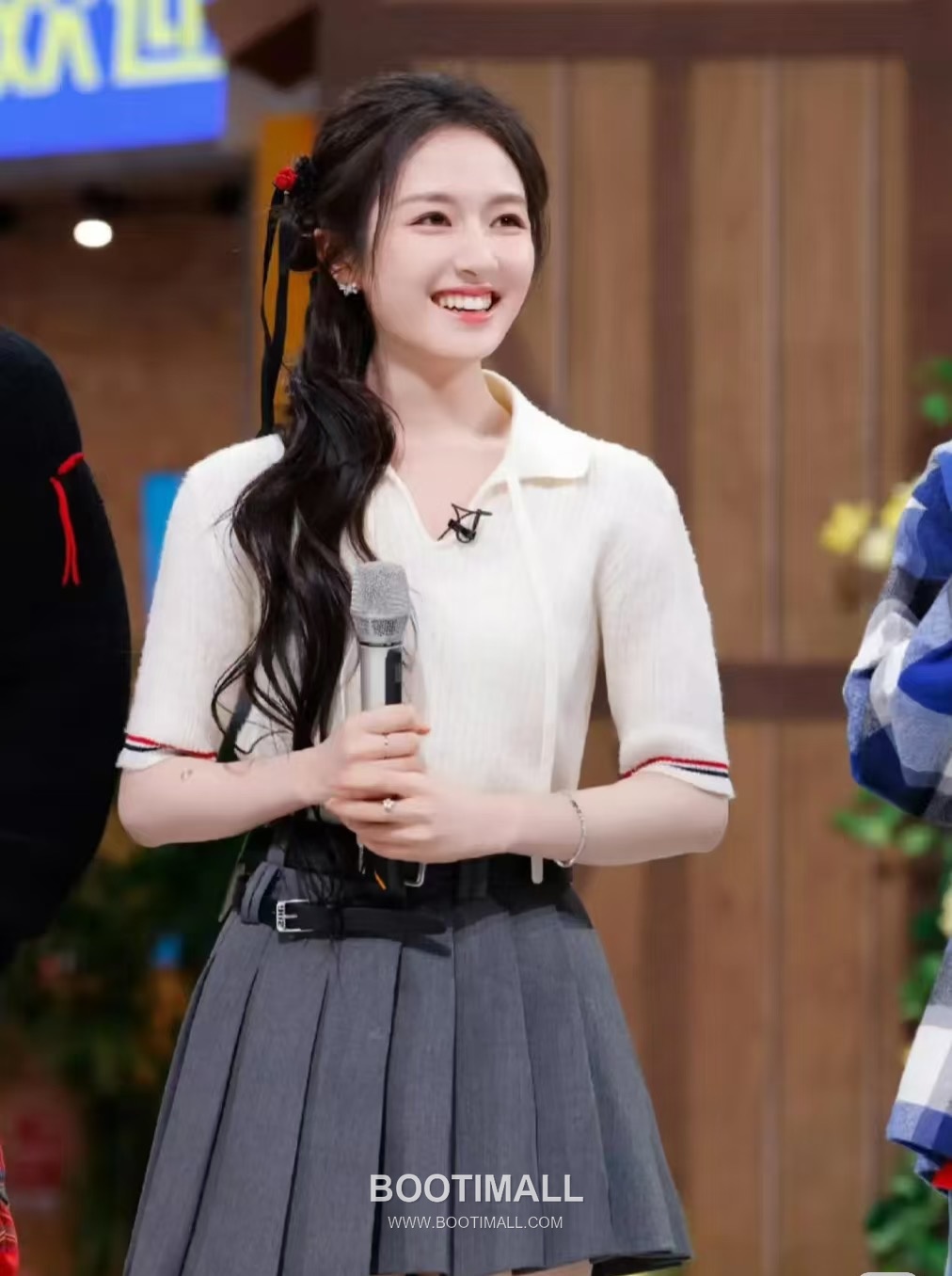 Thom Browne FW26 Merino Wool Knit Polo T-Shirt with Tie Detail 톰브라운 FW26 메리노 울 니트 폴로 반팔 티셔츠 타이 디테일 2