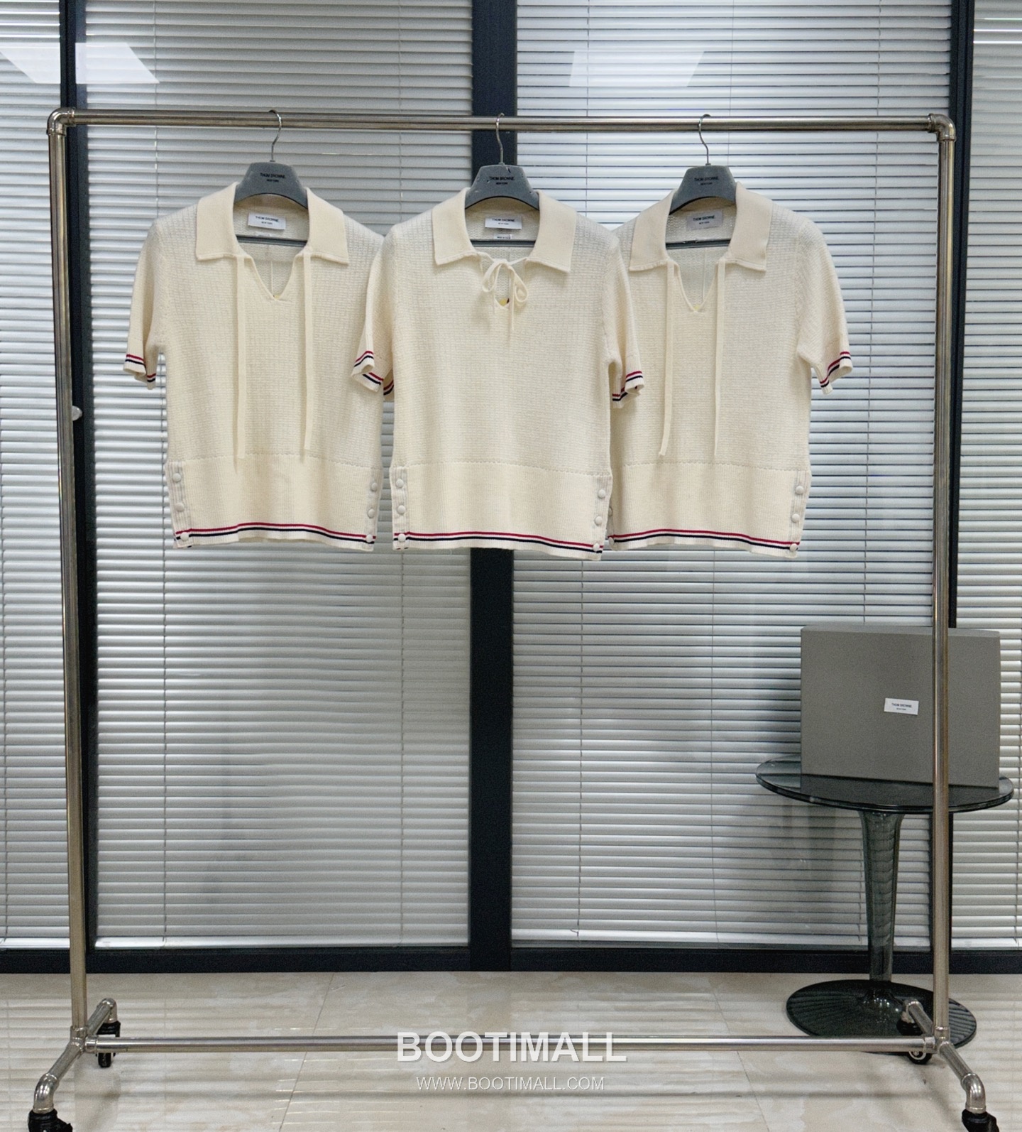 Thom Browne FW26 Merino Wool Knit Polo T-Shirt with Tie Detail 톰브라운 FW26 메리노 울 니트 폴로 반팔 티셔츠 타이 디테일 5