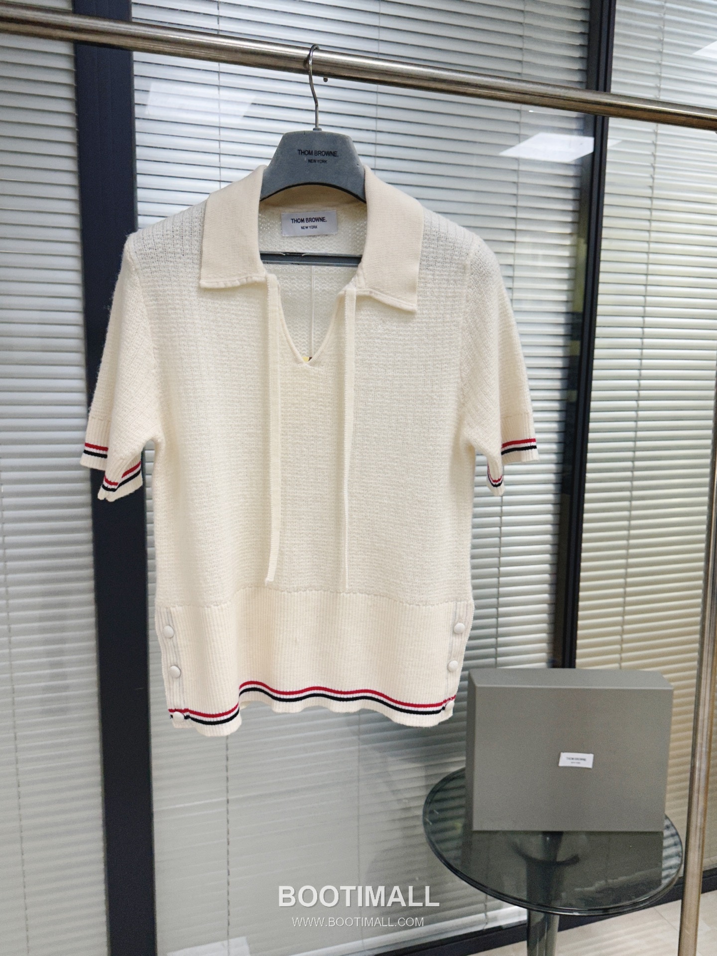 Thom Browne FW26 Merino Wool Knit Polo T-Shirt with Tie Detail 톰브라운 FW26 메리노 울 니트 폴로 반팔 티셔츠 타이 디테일 6