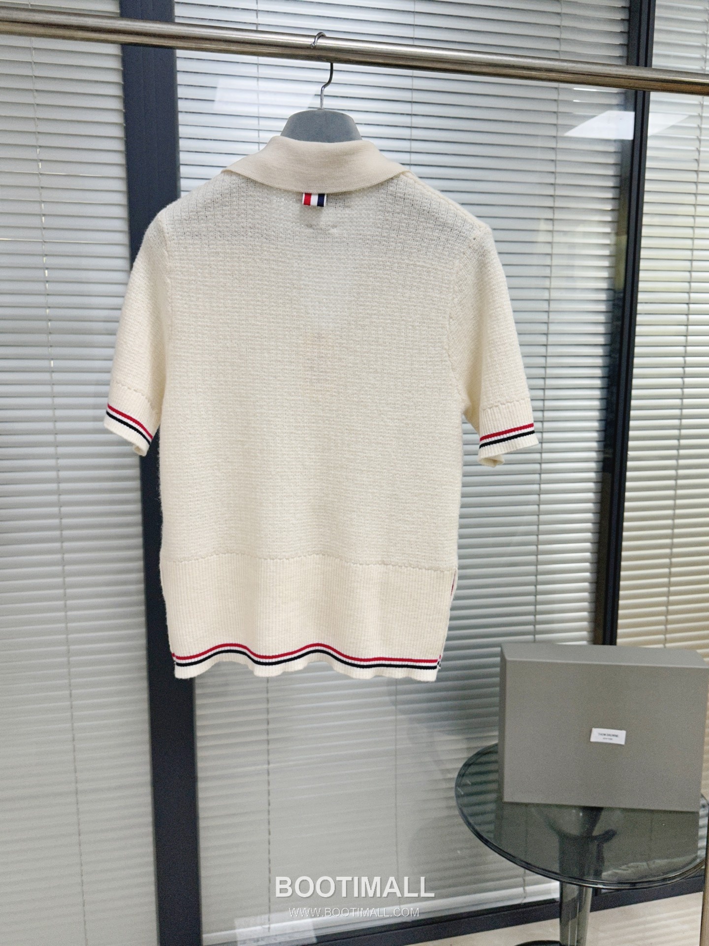 Thom Browne FW26 Merino Wool Knit Polo T-Shirt with Tie Detail 톰브라운 FW26 메리노 울 니트 폴로 반팔 티셔츠 타이 디테일 7